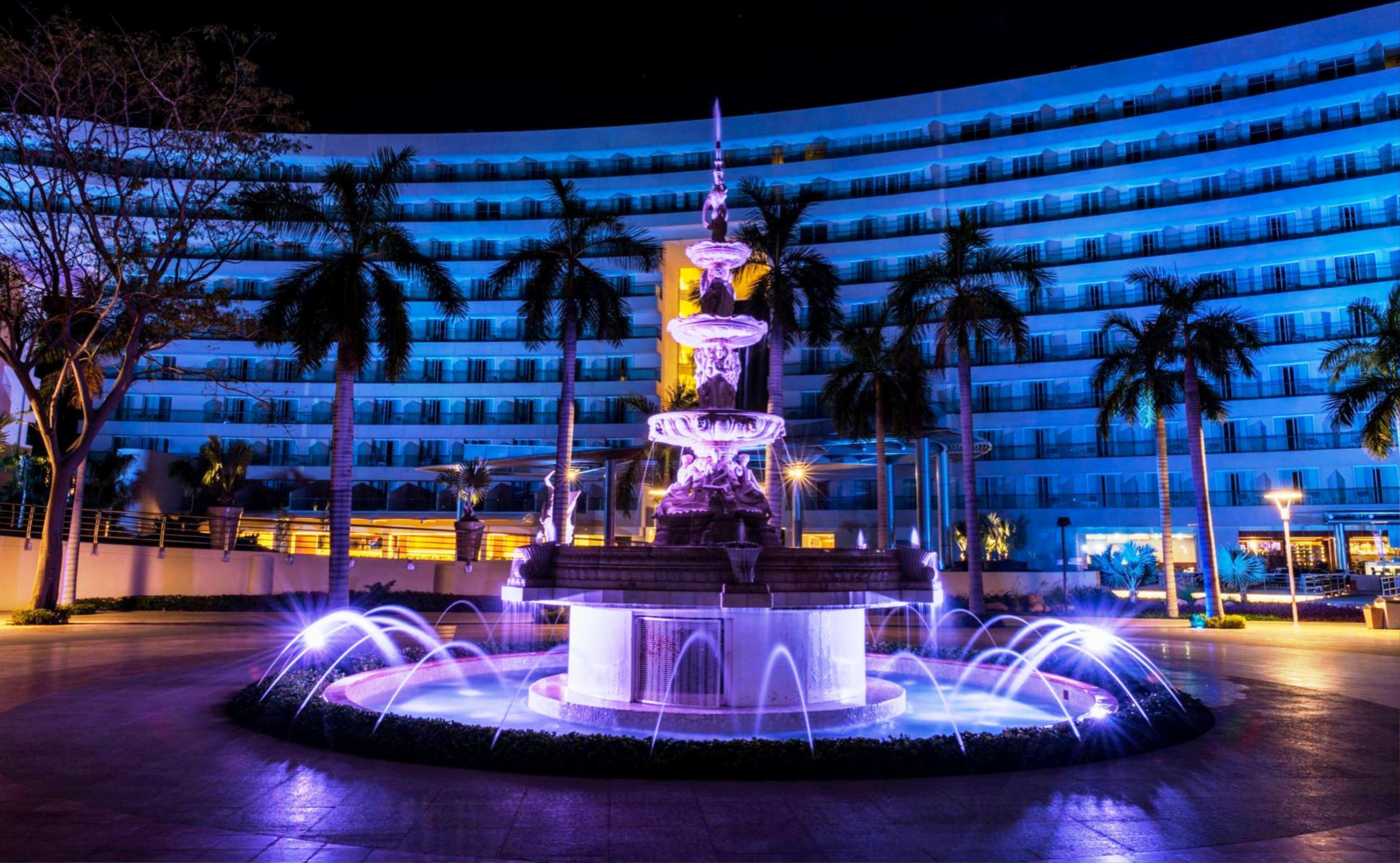 Palacio Mundo Imperial Riviera Diamante Acapulco Ngoại thất bức ảnh Fountain at the Royal Plaza Hotel