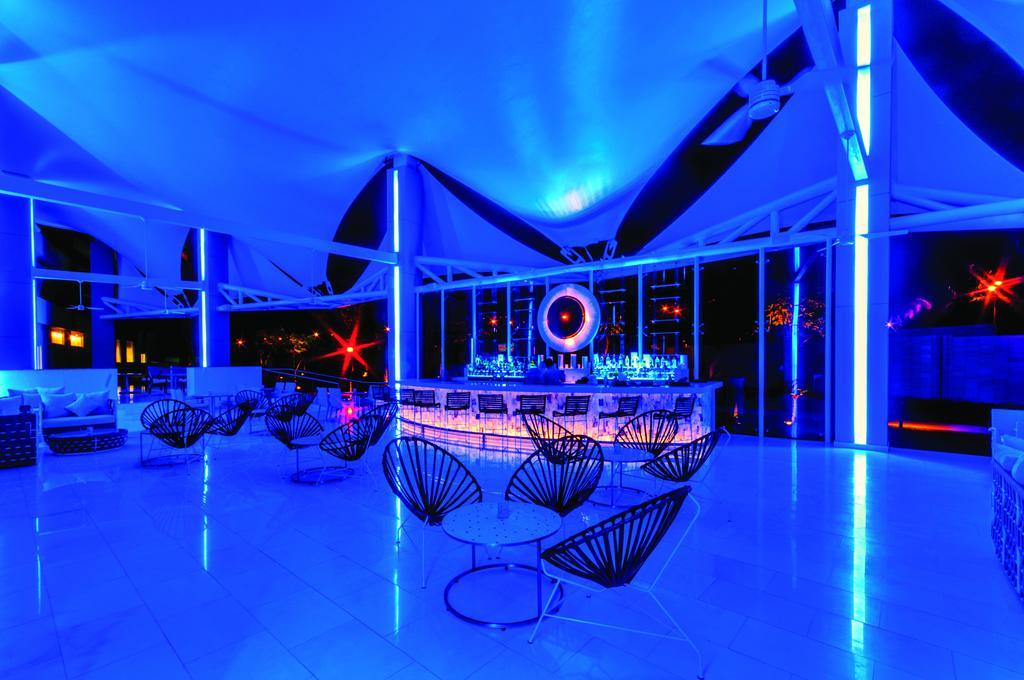 Palacio Mundo Imperial Riviera Diamante Acapulco Ngoại thất bức ảnh The bar at the Sky Bar