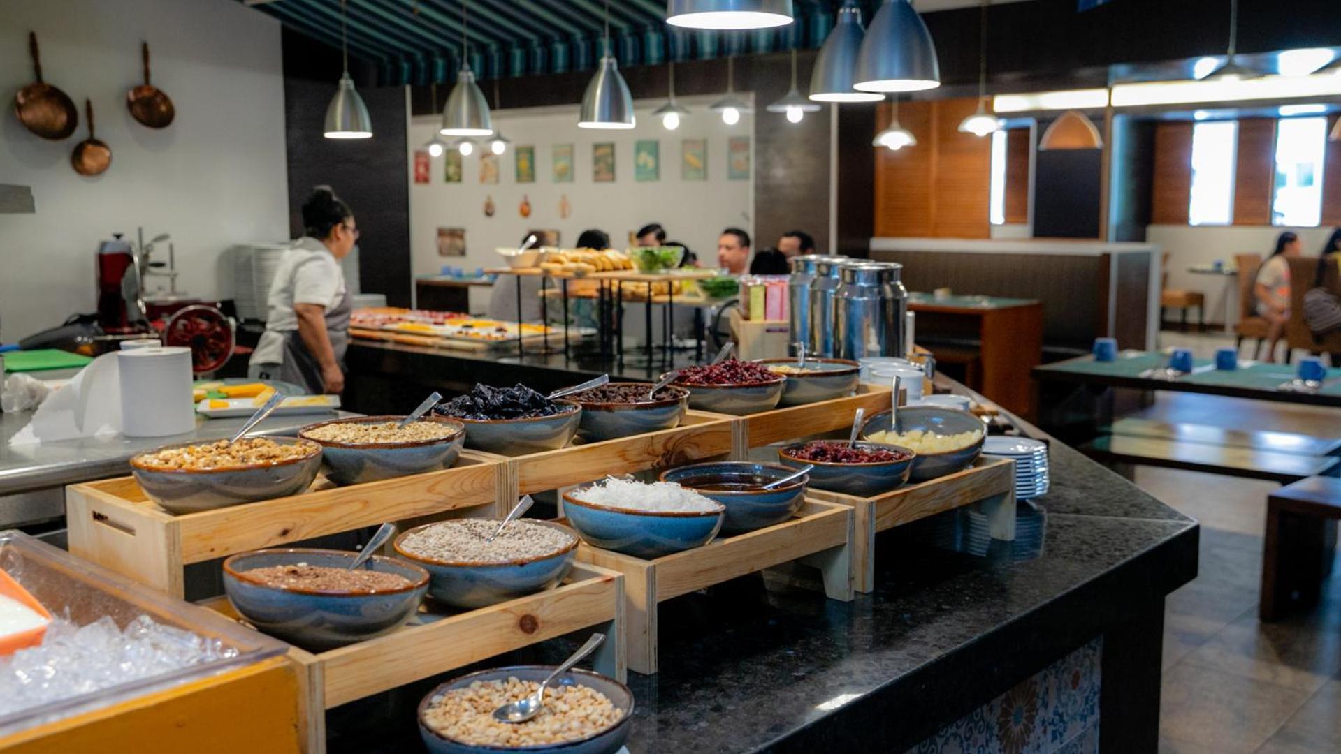 Palacio Mundo Imperial Riviera Diamante Acapulco Ngoại thất bức ảnh A breakfast buffet at a hotel