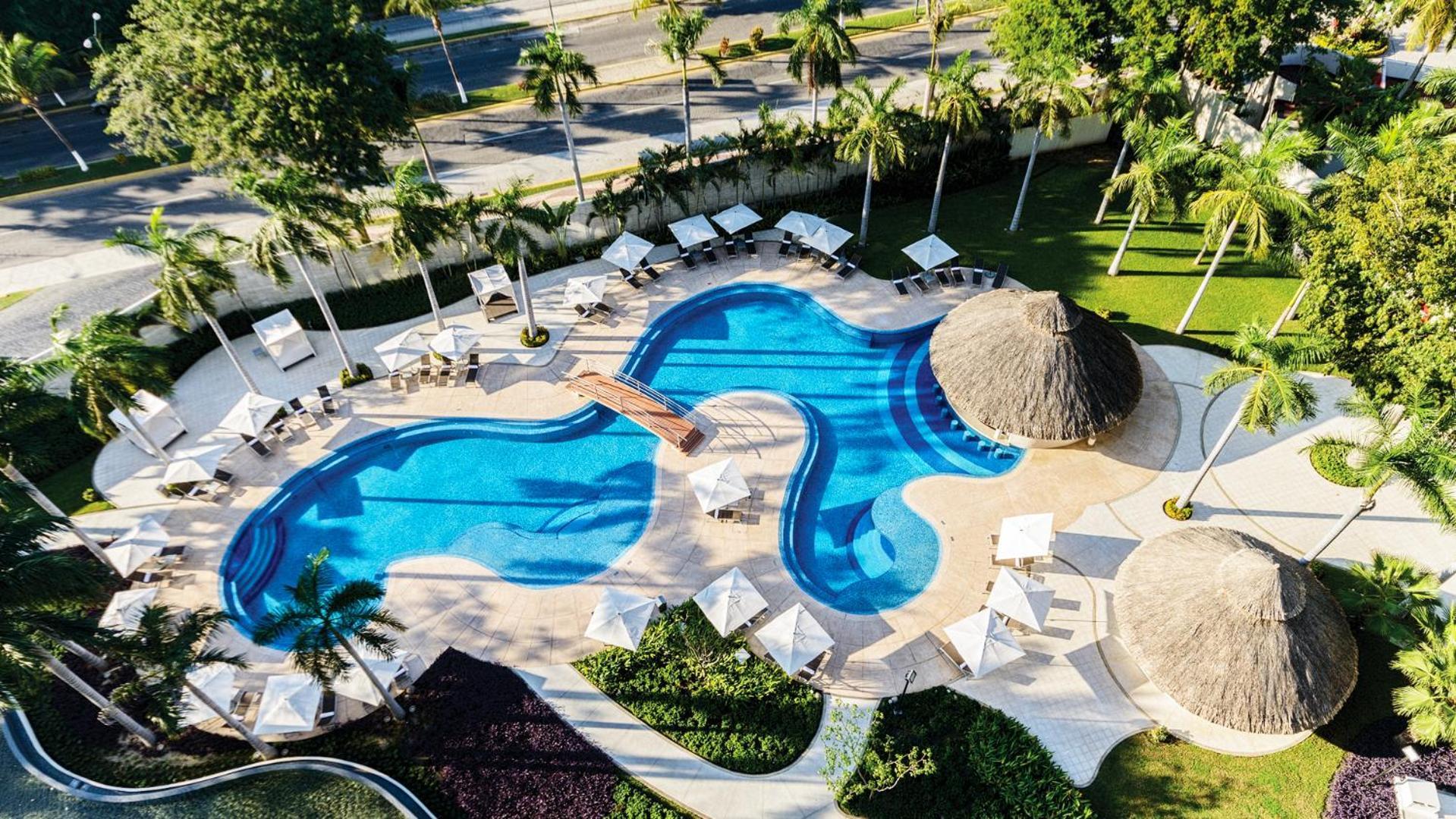 Palacio Mundo Imperial Riviera Diamante Acapulco Ngoại thất bức ảnh Aerial view of the pool at the Hotel